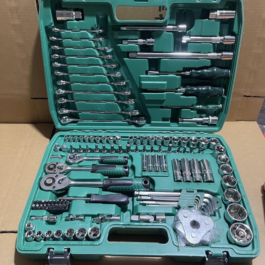 150-Piece Automotive Repair Tool Set: Socket Wrench & Combination Tools for Car Maintenance