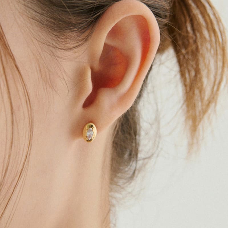 MAYBETOI 14k Frame Oval Marquise Cubic Earrings