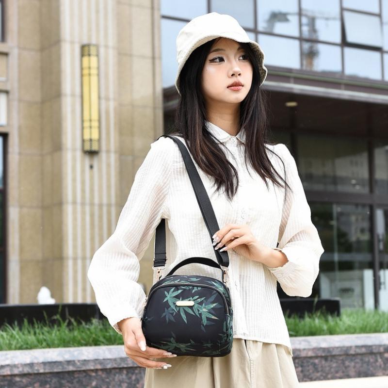 1Pc Large Capacity Outdoor Fashion Shoulder Bag Middle-aged Women Versatile Travel Messenger Bag Multi-layer Storage Portable Shell Bag