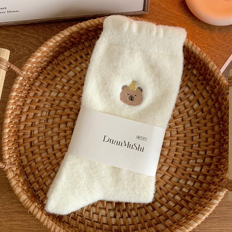 

Женские милые носки с вышитыми героями мультфильмов для осени и зимы с утолщенным и норковым бархатом для домашнего сна One Size