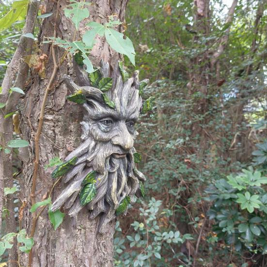 Tree Face Sculpture Greenery Old Man Face Tree Decoration Trunk Hugger Face Statue for Garden Outdoor Tree Decor