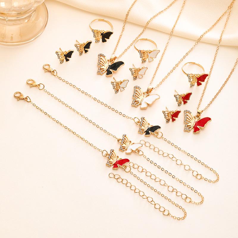 Elegancki Zestaw Biżuterii Motylkowej: Naszyjnik, Bransoletka, Pierścionek, Kolczyki