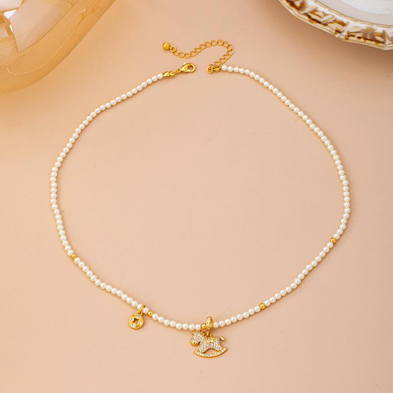 The new model will be rich soon. Pony Shijia pearl necklace light luxury fashion niche design high-end sense versatile sweater chain