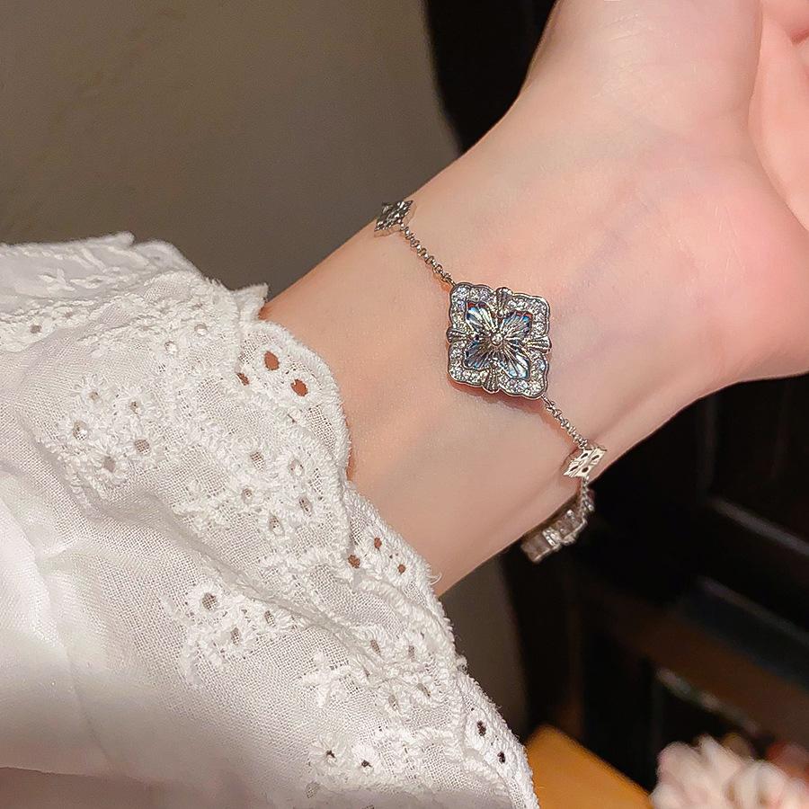 Korean Version Zircon Diamond Shaped Mother of Pearl Necklace Exquisite Versatile Bracelet Shiny Niche High-end Necklace