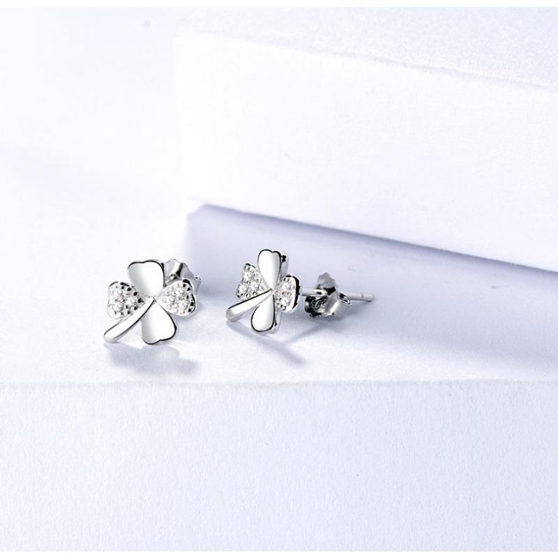 S925 Sterling Silber Vierblättriges Kleeblatt Ohrstecker Koreanischer Schmuck Süße Mode Einfacher Schmuck