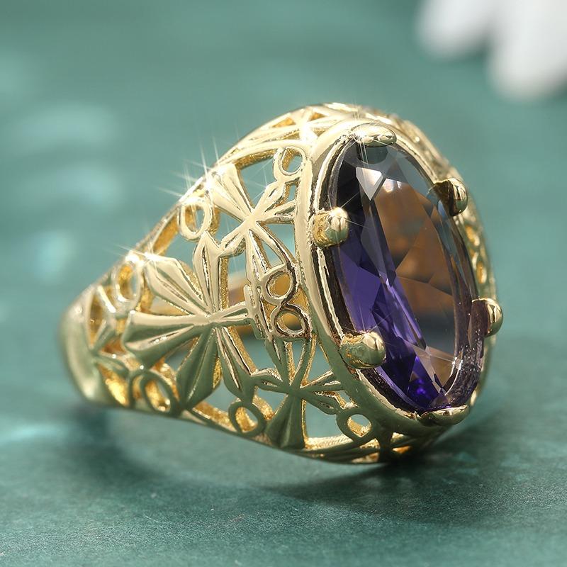 Fashion Gorgeous Purple Synthetic Zirconia Hollow Golden Ring for Women Vintage Elegant Style Banquet Wedding Jewelry Accessory