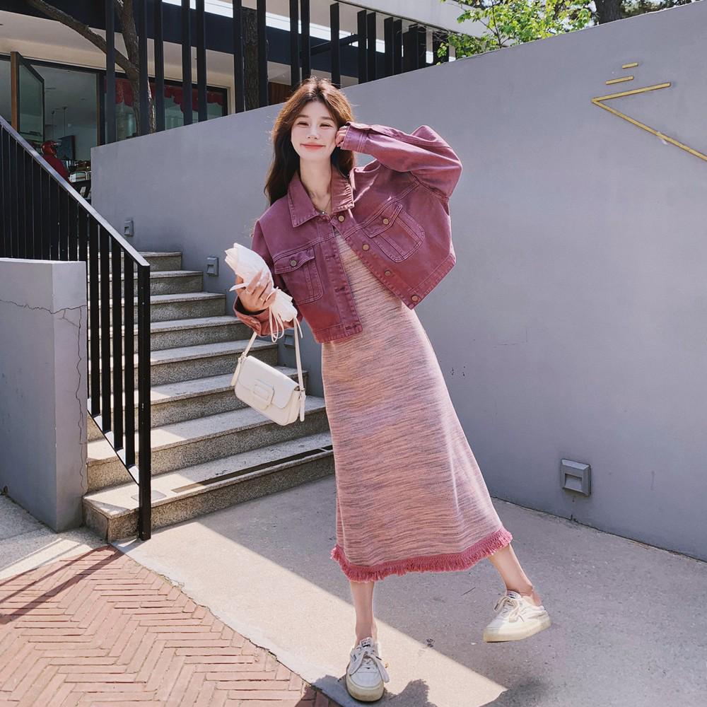 

Женский осенний костюм-двойка 2025: Розово-фиолетовая джинсовая куртка и полосатое вязаное платье-юбка XL (up to 135 jin)