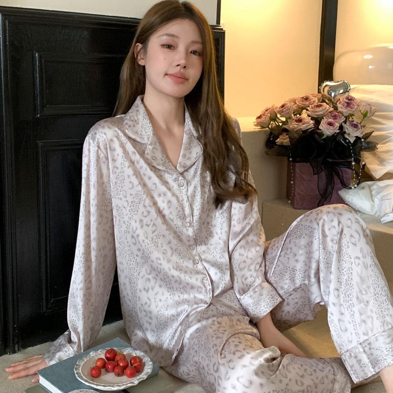 Leopard print ice silk simple casual pajamas women's spring and autumn new long-sleeved large-size loungewear can be worn outside