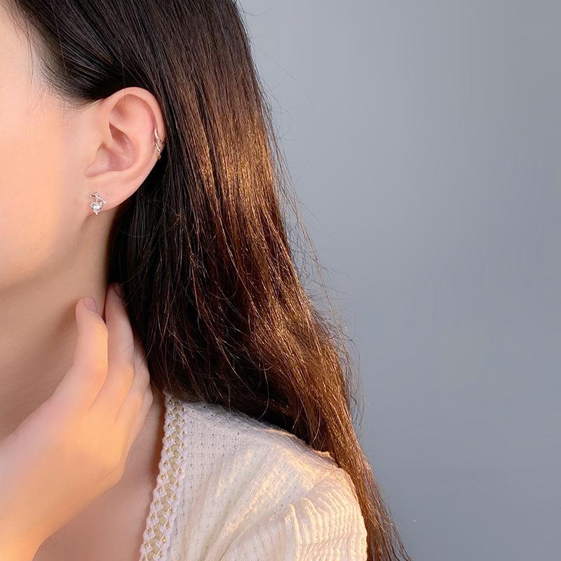 Nische X Buchstaben Liebesperlenohrringe für Frauen mit leicht luxuriösem, exquisitem Design und Temperament