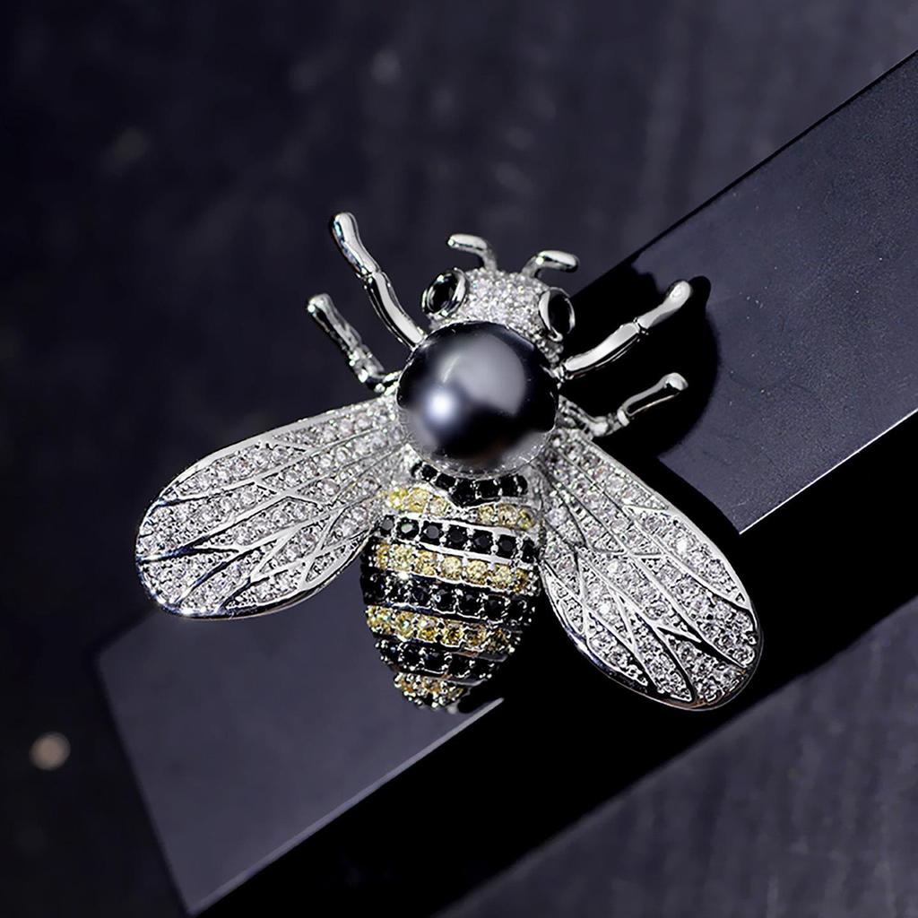 Parkshin Cloud High-End Bee Brooch: Women's Versatile Cartoon Insect Pin