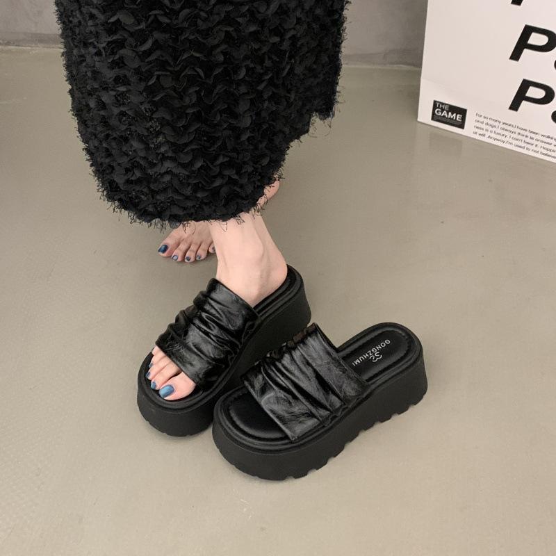 Thick-soled Sponge Cake Shoe Height-increasing Cool Slippers Female Summer Petite Versatile Beach Flip-flops