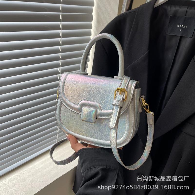 

French niche handbag women s bag 2025 new trendy silver explosive shoulder bag foreign style crossbody small square bag