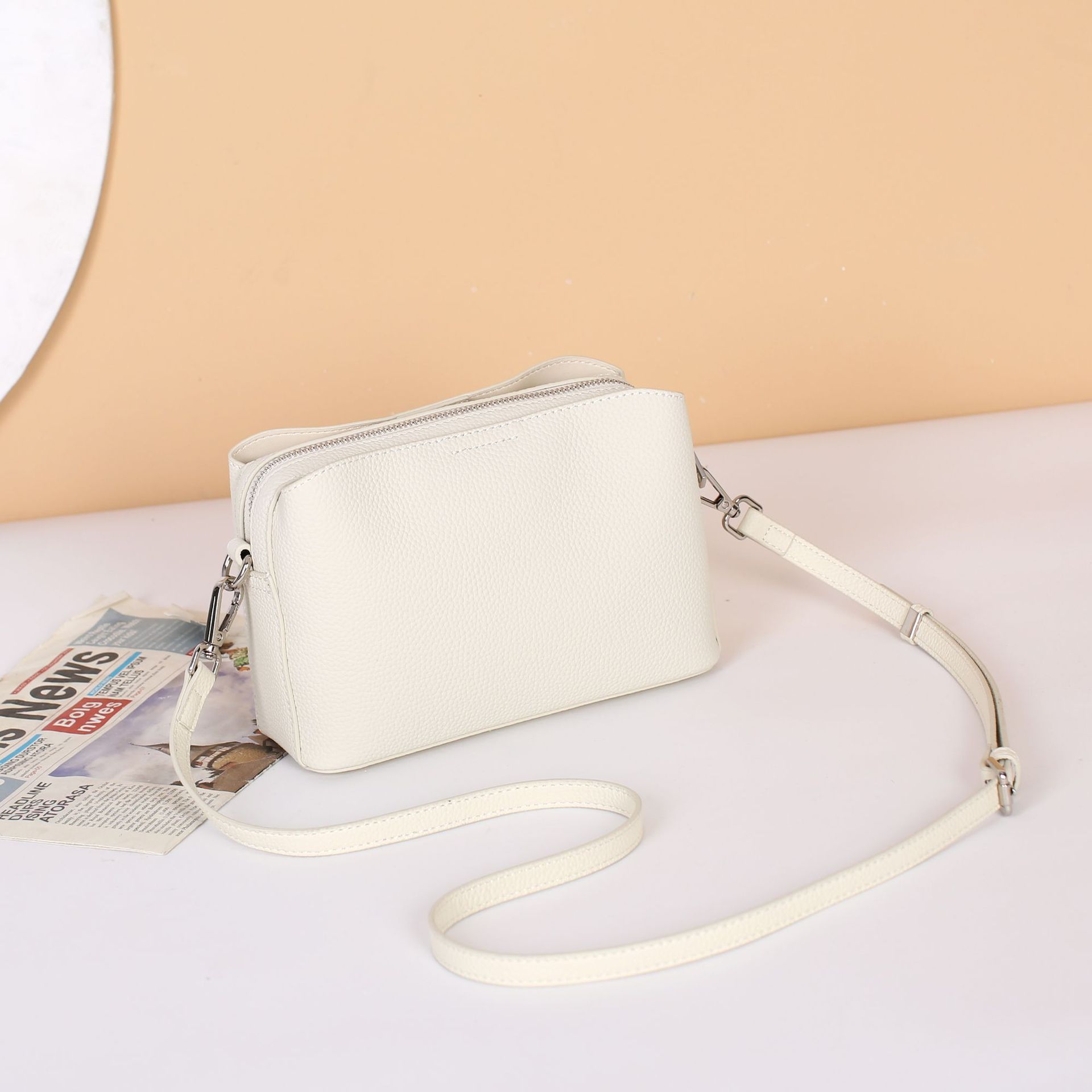 

RanHuang New 2026 Fashi Women s Genuine Leather Messenger Bags High Quality Luxury Shoulder Bags Simple Small Crossbody Bags (20cm<Max Length<30cm) белый