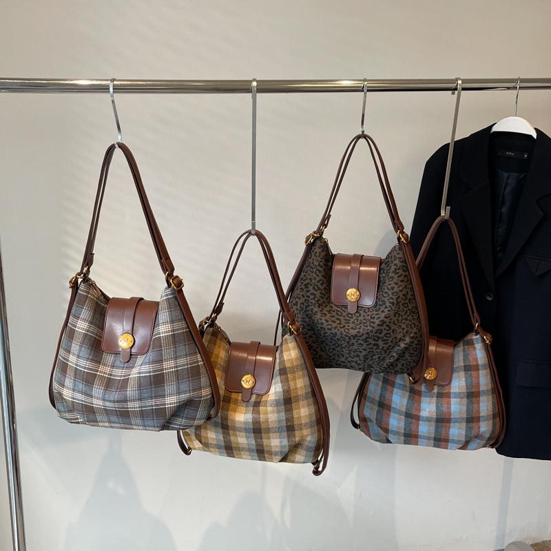 Leisure Time Traveling for Work High-capacity Backpack Autumn New Grid Retro Leopard Print Single Shoulder Crossbody Bag