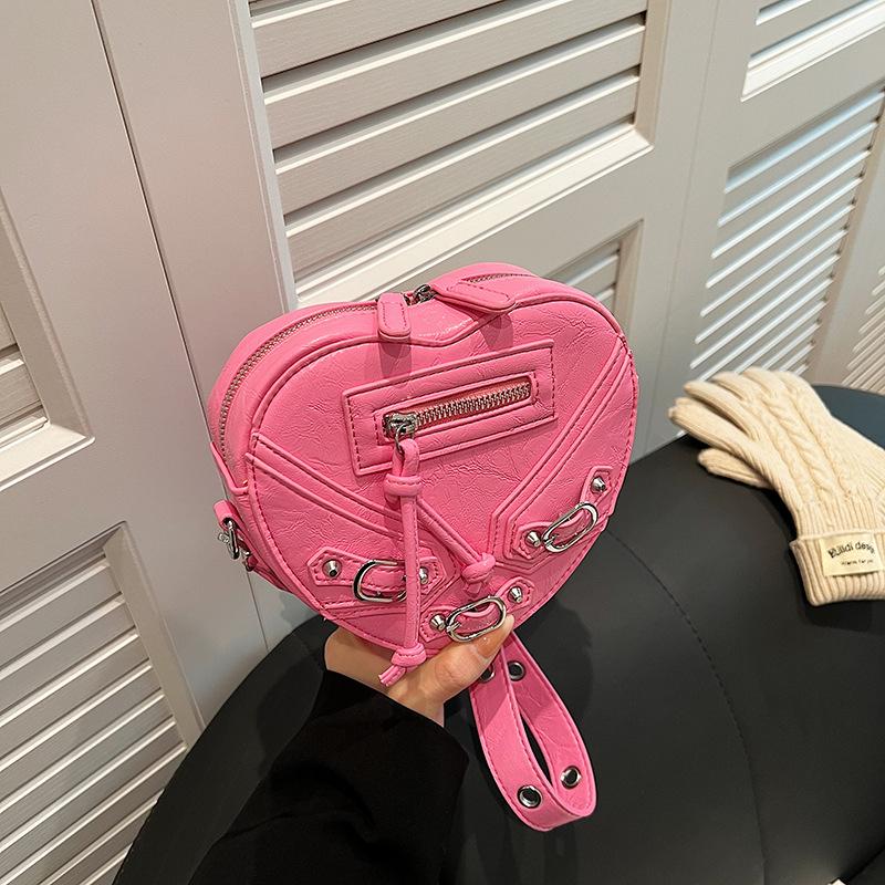 Bags Personality Love Small Bag 2025 New Korean Version Fashion Rivet Trend Ins Internet Celebrity Ladies Messenger Bag