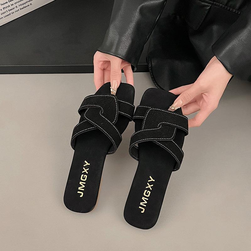 Hausschuhe in Übergröße Damen Frühling und Sommer neue gekreuzte Damenhausschuhe Mode flacher Absatz Damen coole Hausschuhe