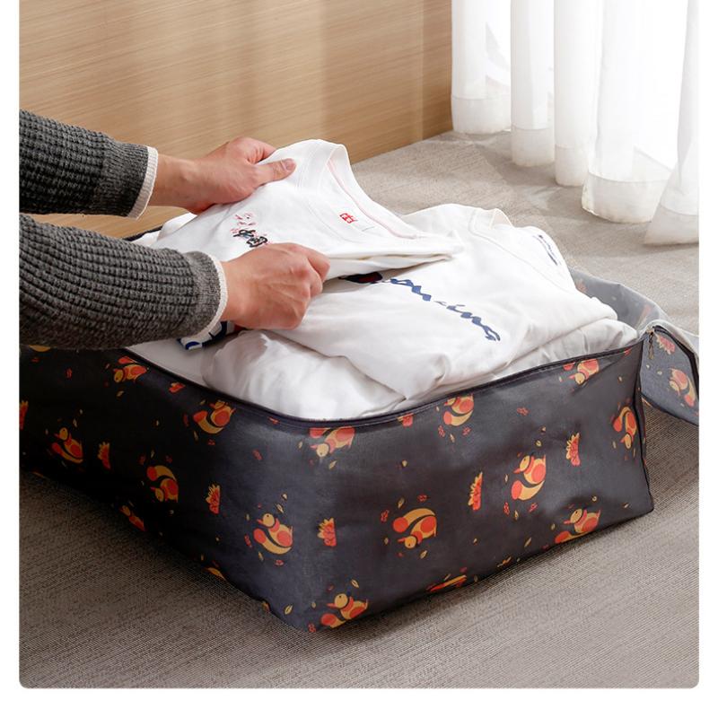 Foldable Quilt Organizer Storage Bag with Zipper Closet Clothes Luggage Moisture-Proof  Bag New Brown Leaf Squirrel Pattern Cotton Quilt Storage Bag