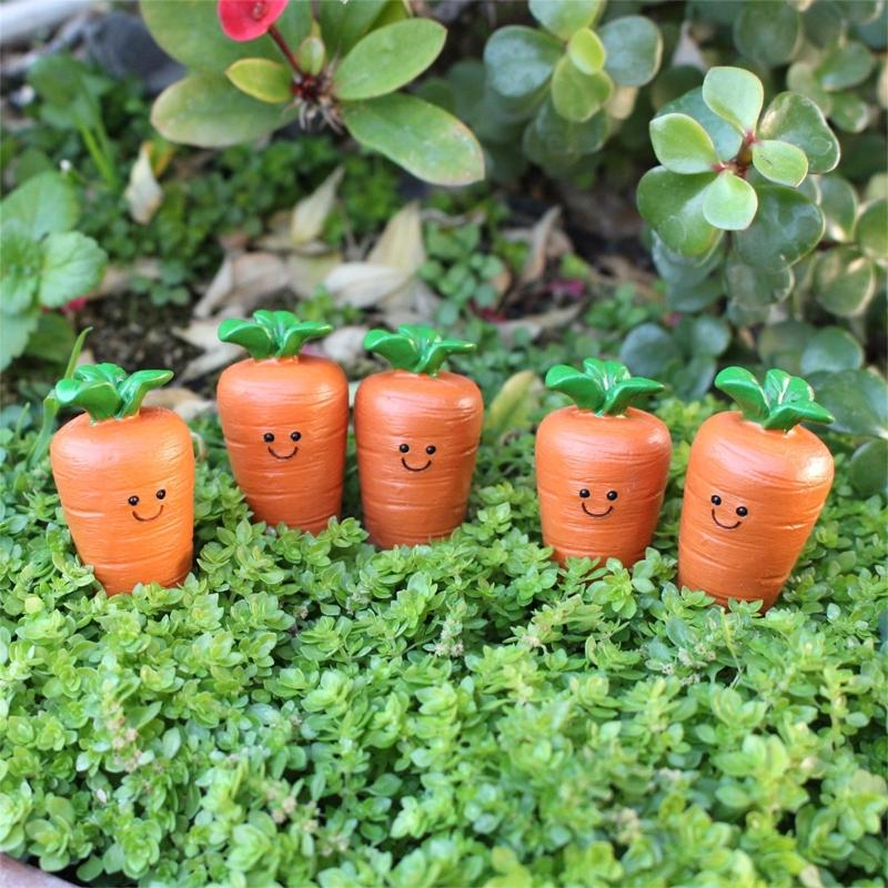 Easter Stake Carrot Statue Smile Carrot Shaped Figurines Plant for Indoor and Outdoor Sculpture Decors
