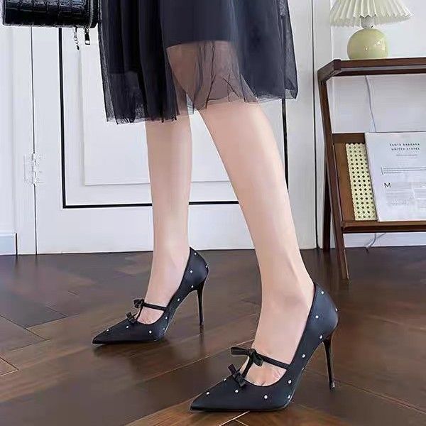 Internet celebrity one-word buckle belt pointed black single shoes women's low-top foreign style retro British style high heels