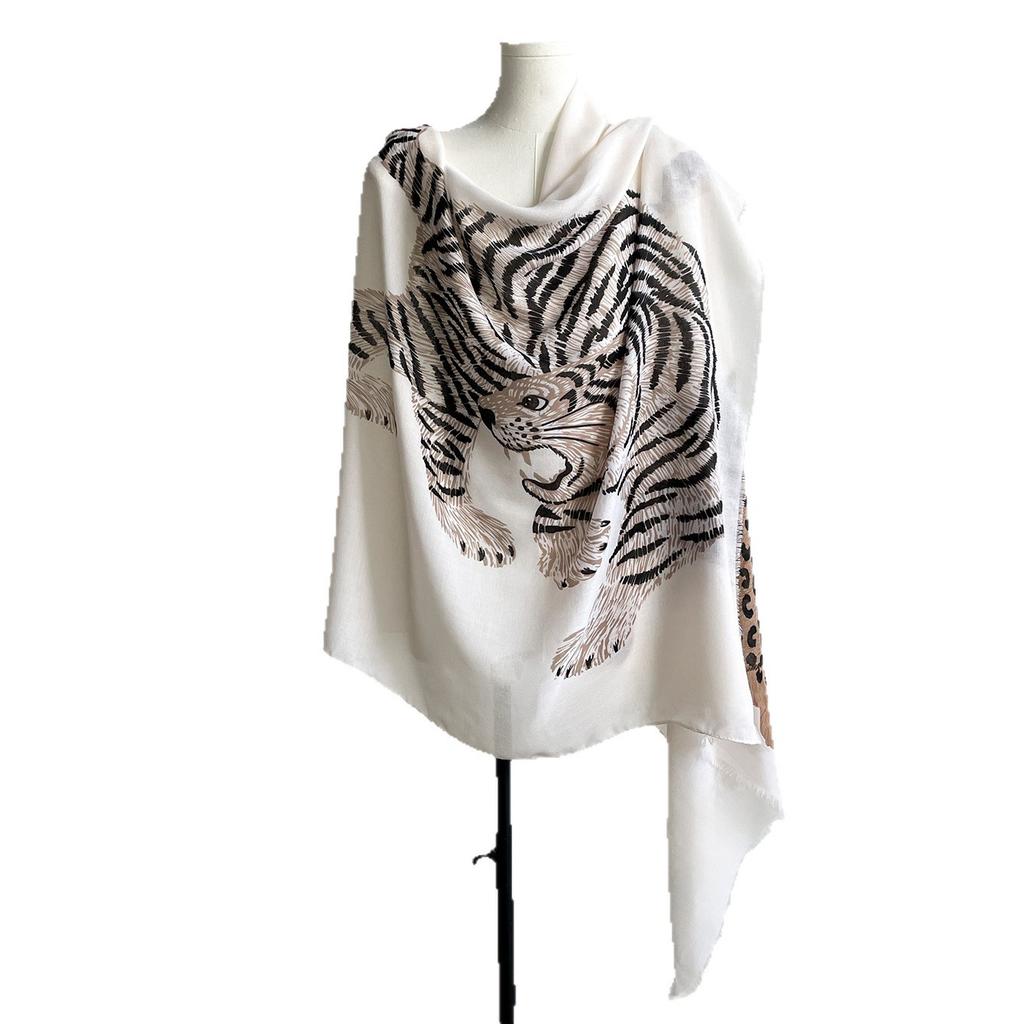 Old Money Style Money Leopard Shawl Fashion Leopard Print Scarf Thin Women's Fashion Long Air-conditioned Shawl Outer Layer Wholesale