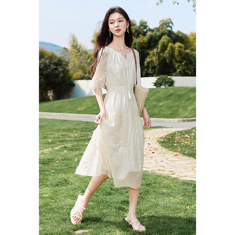 

Летнее платье А-силуэта из тенселя с вышивкой 2025 XL