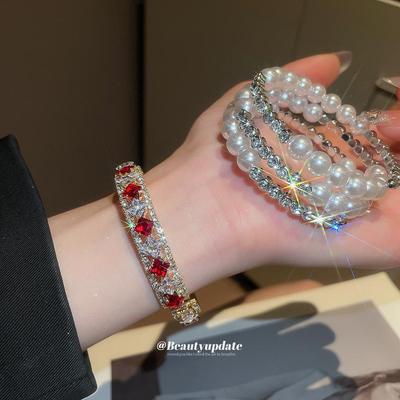 Bankett Luxus Strass Drei-stufiges Perlenarmband - Eleganter Handschmuck mit High-End-Gefühl.