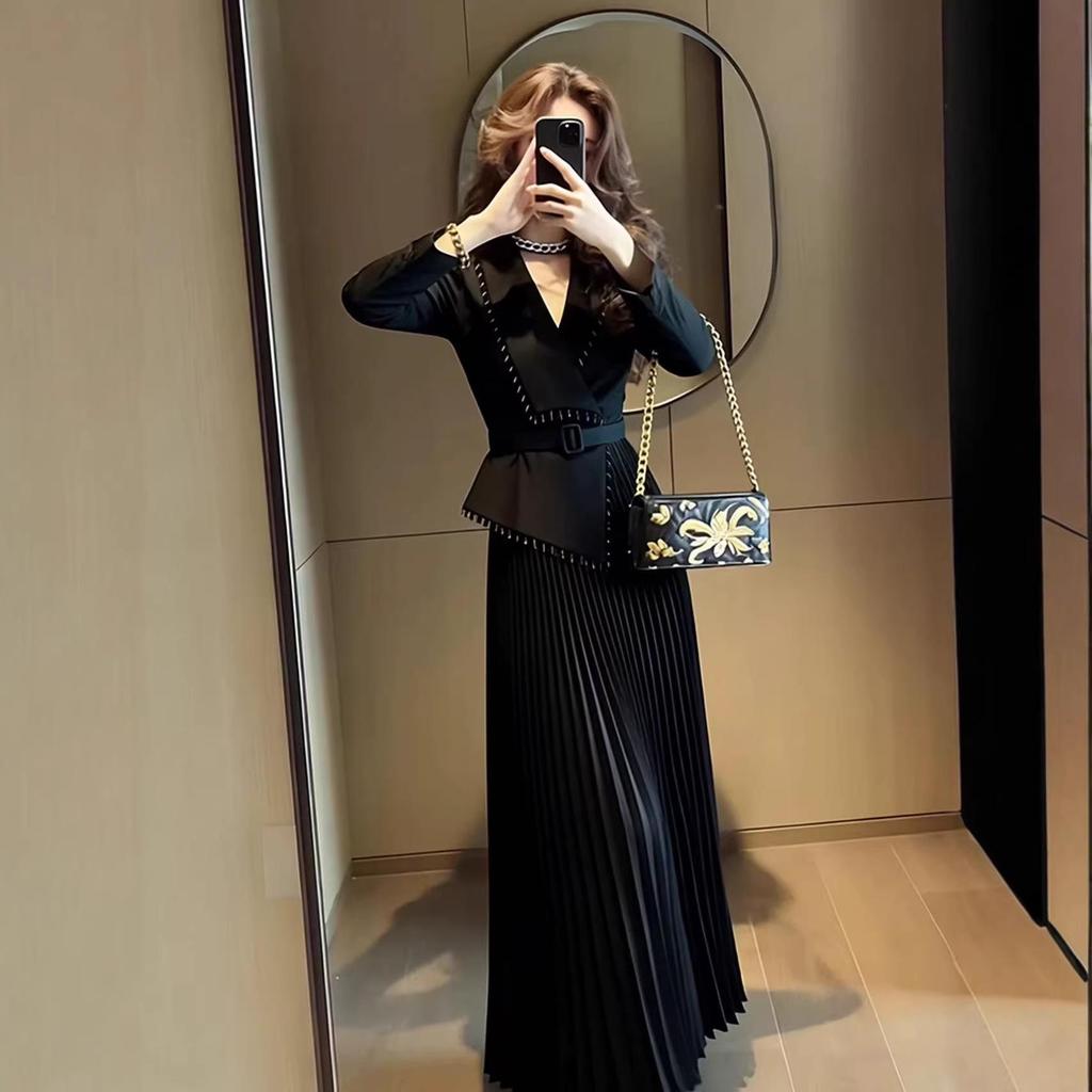 Elegant Hepburn-Style Black Faux Two-Piece Dress for Important Occasions