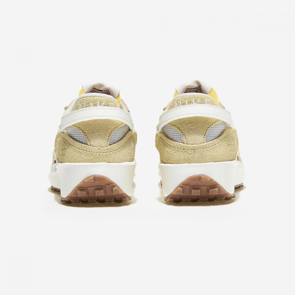 Nike Women S Nike Waffle Debut Vintage  001 