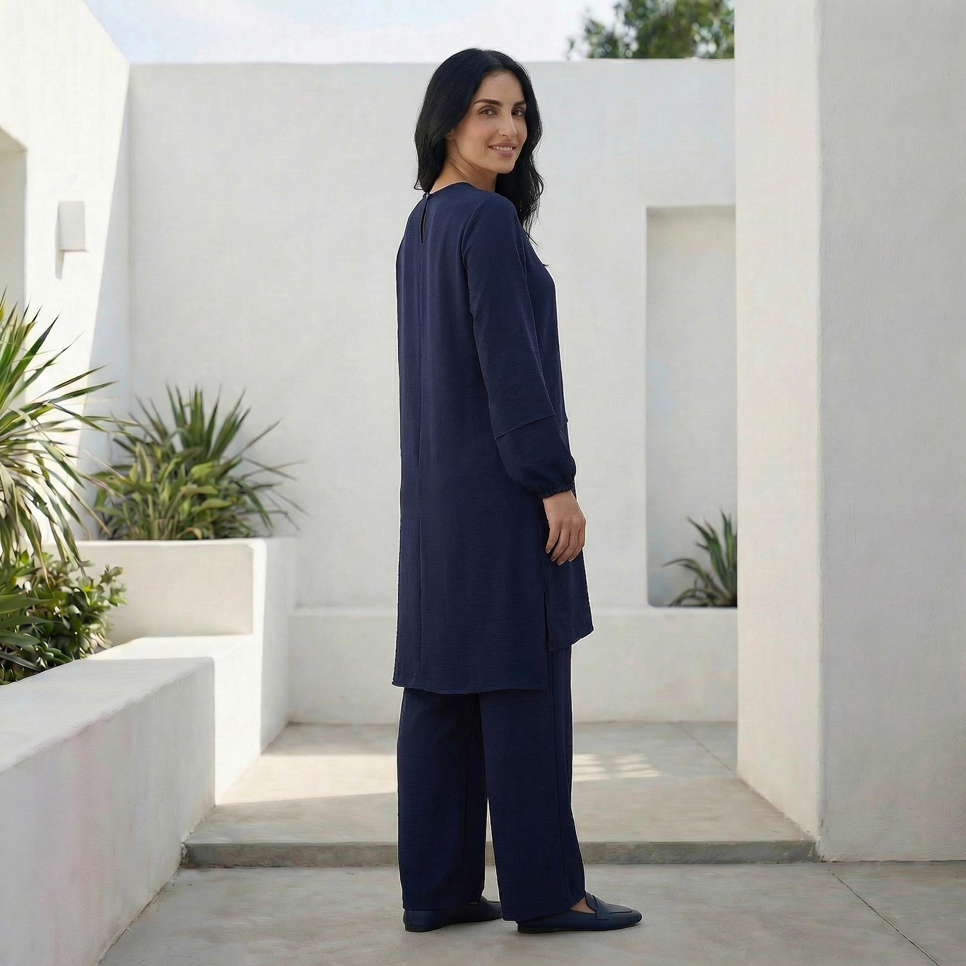 

Solid Color Casual Two-Piece Set with Crepe Wide-Leg Pants Medium