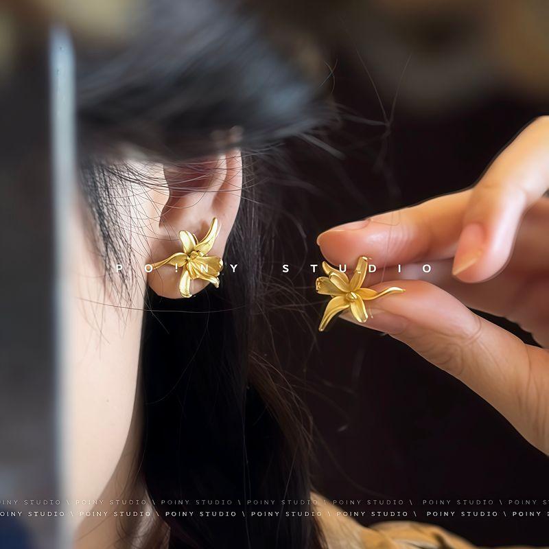 

Fancy Three-Dimensional Orchid Stud Earrings for Women Temperament Wild Sterling Silver Needle Gold Earrings Exquisite Vintage Earrings 4776A Light Man Zhu Shahua Stud Earrings