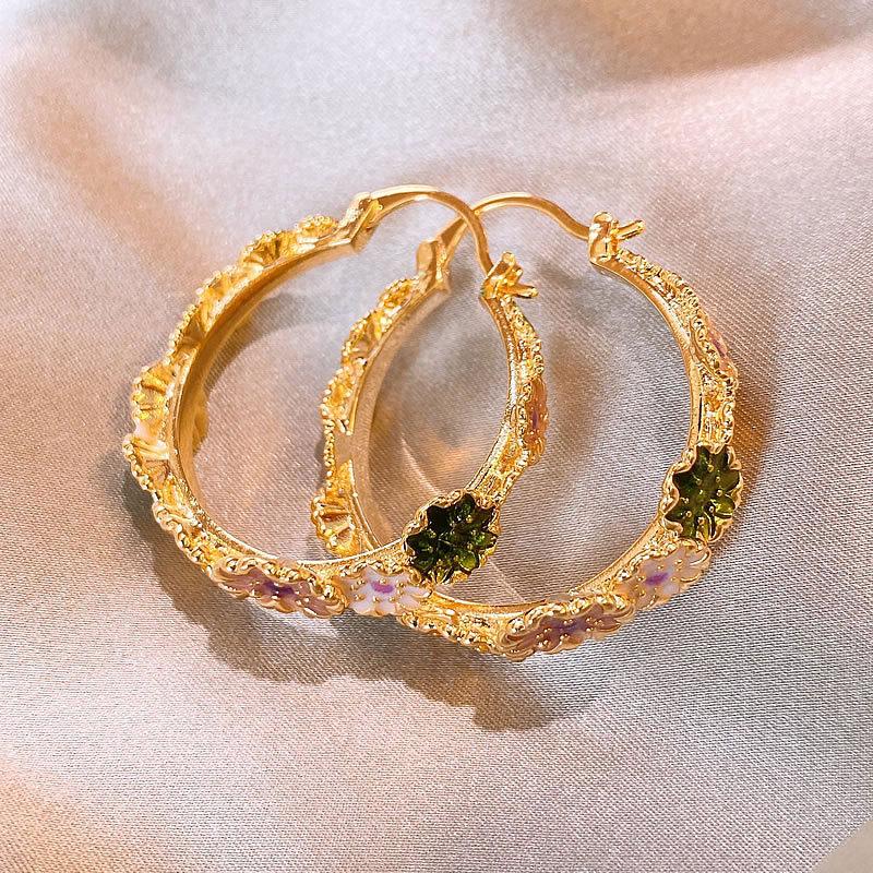 2024 Light Luxury Daisy Flower Circle Earrings - Women's High-End Ear Cuffs & Hoops