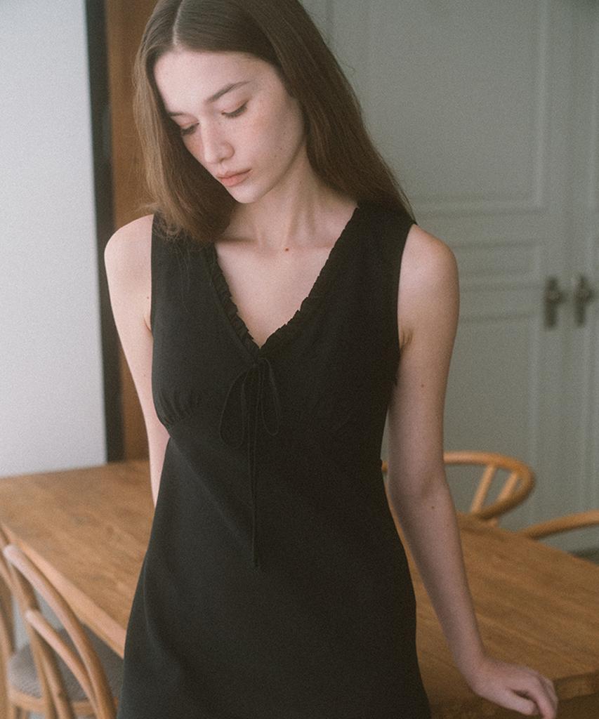 LAMINEZ V-Neck Ribbon Long Dress - Black