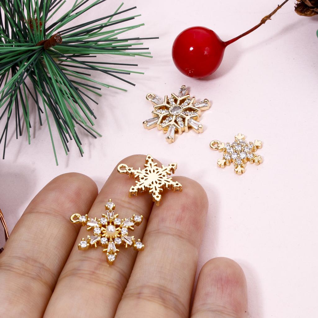 1 Piece Brass Christmas Charms 18K Gold Plated Christmas Snowflake Clear Cubic Zirconia Pendants For DIY Jewelry Making Findings
