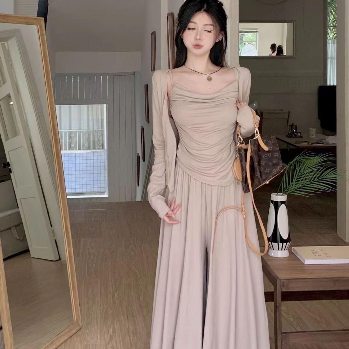 

Модный женский комплект-тройка для ранней осени: Необычная майка, кардиган и брюки с высокой талией Small