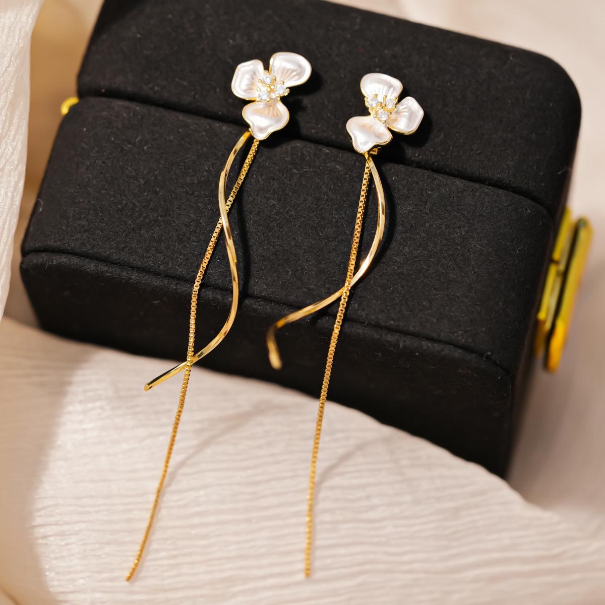18k Gold-Plated Zirconia Flower Tassel Ear Cuff - Elegant European & American Fashion Earring