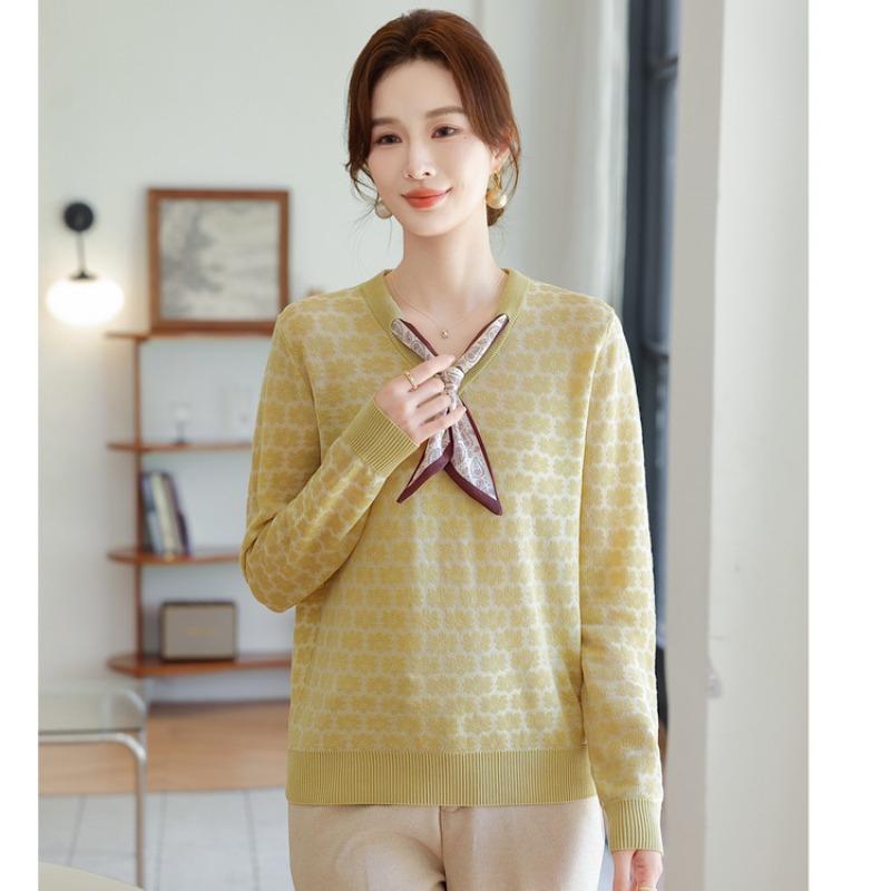 Autumn and winter knitted bottoming knitted sweater slim-fitting large size age-reducing sweater mother outfit new mother loose large size
