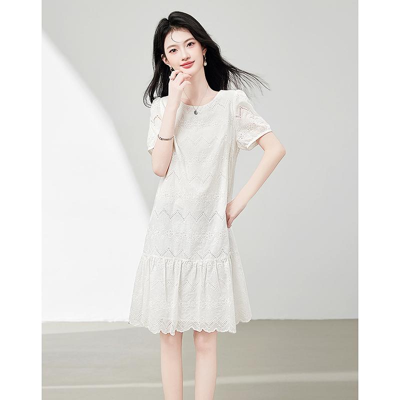 French lace dress with a loose and meaty A-line skirt