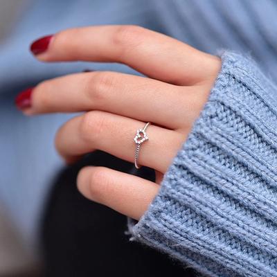 Huitan Exquisite Liebesringe für Damen Schlichte Hochzeitsaccessoires Modische Damenringe Alltagstaugliche Schicke Schmuckstücke Ausgefallenes Geschenk für Mädchen