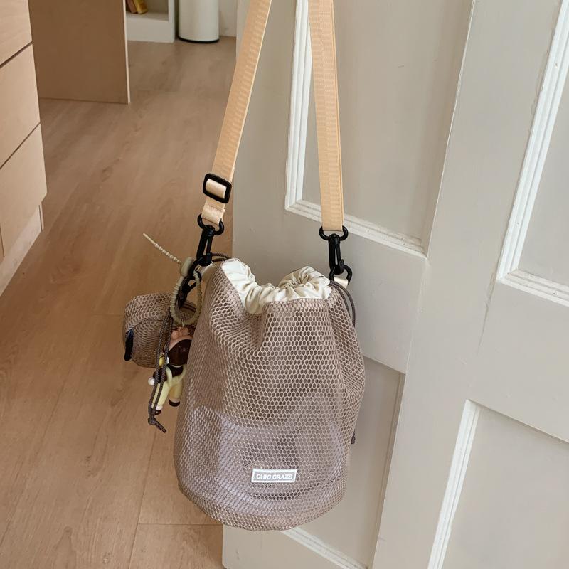 

Sweet little fresh mobile phone bag women s 2025 summer new hollow shoulder bag crossbody mesh portable storage bag Without pendant хаки