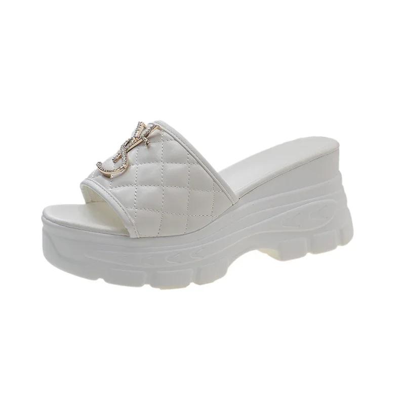 2026 Damen Luxus Sandalen Freizeit Leichte Schuhe Damen Rutschfeste Außen Hausschuhe Damen Sommer Plateau Buchstaben Sandalen