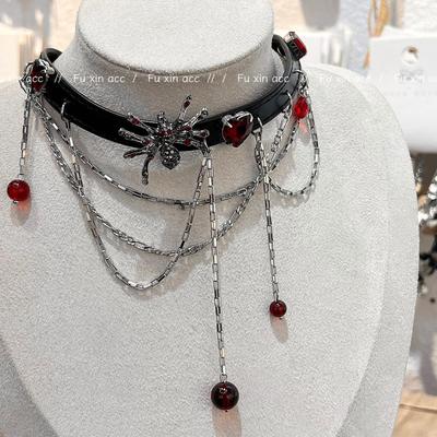 Collana Girocollo di Lusso con Nappa Ragnatela Rossa di Gotham