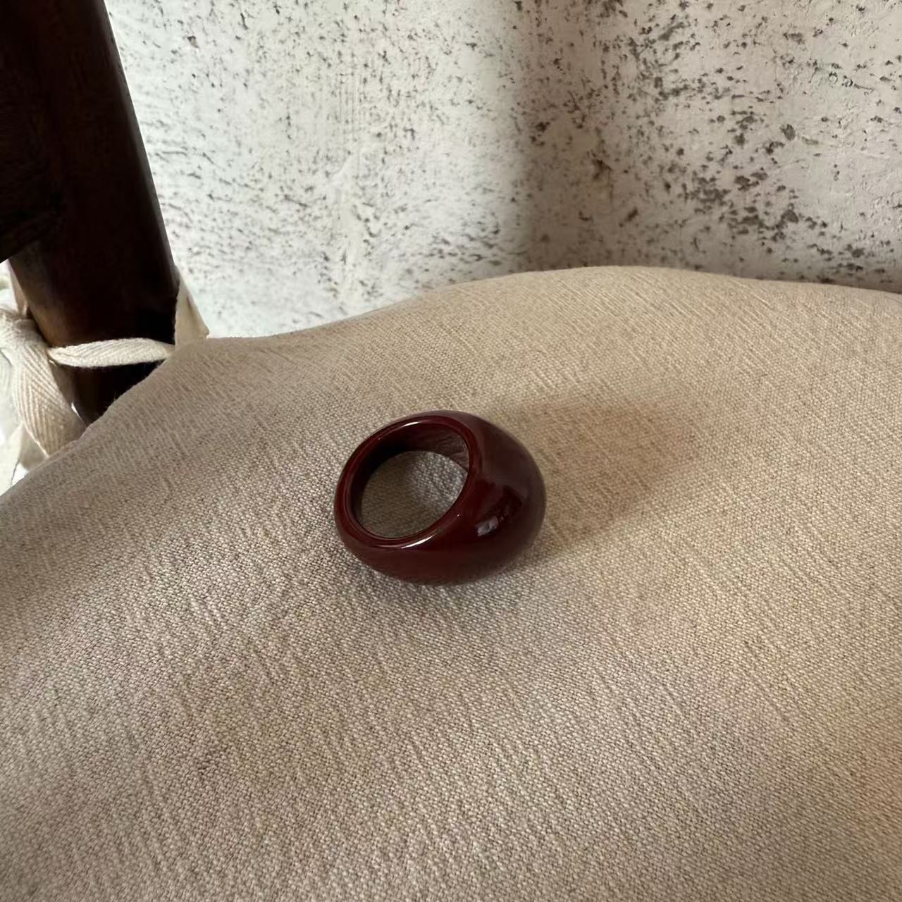 

Classic Candy Color Acrylic Ring Exaggerated Geometric Ring Hand Jewelry Women s Accessories красный