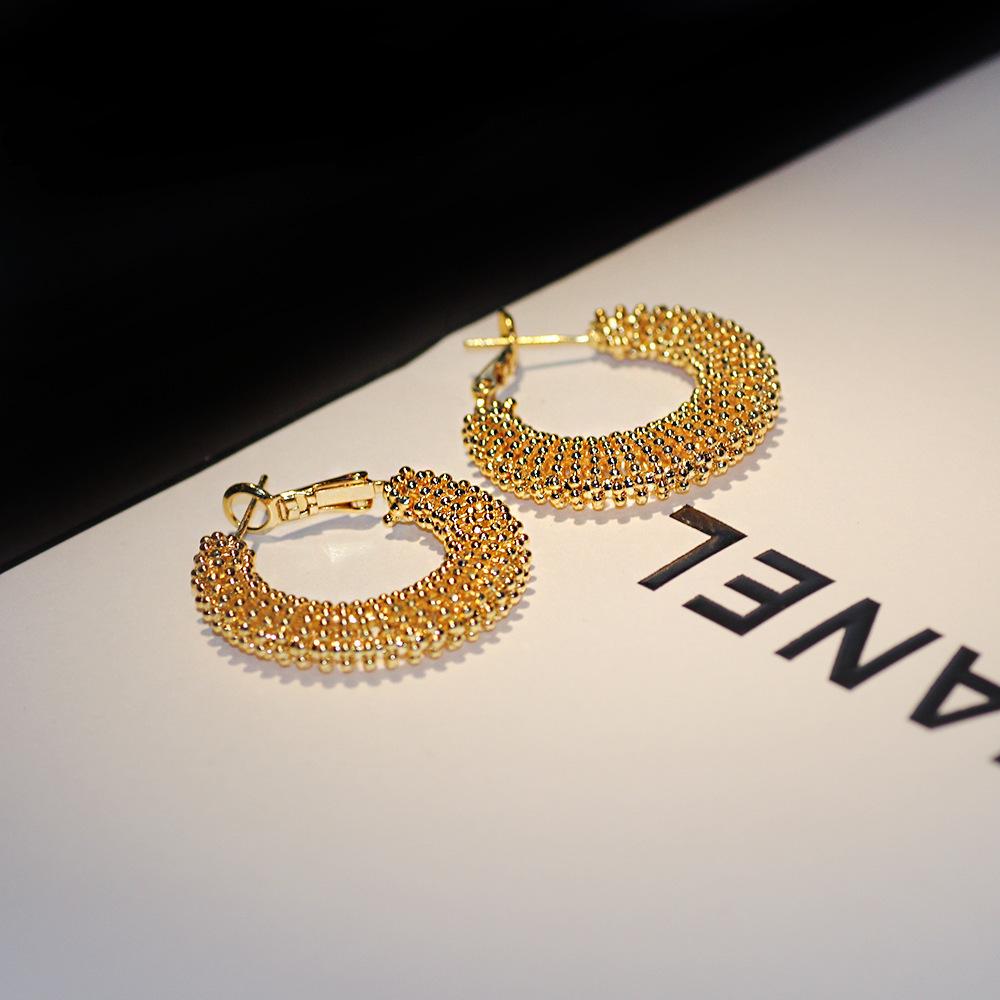 Personalized round hollow earrings fashion cold wind earrings high sense light luxury versatile earrings