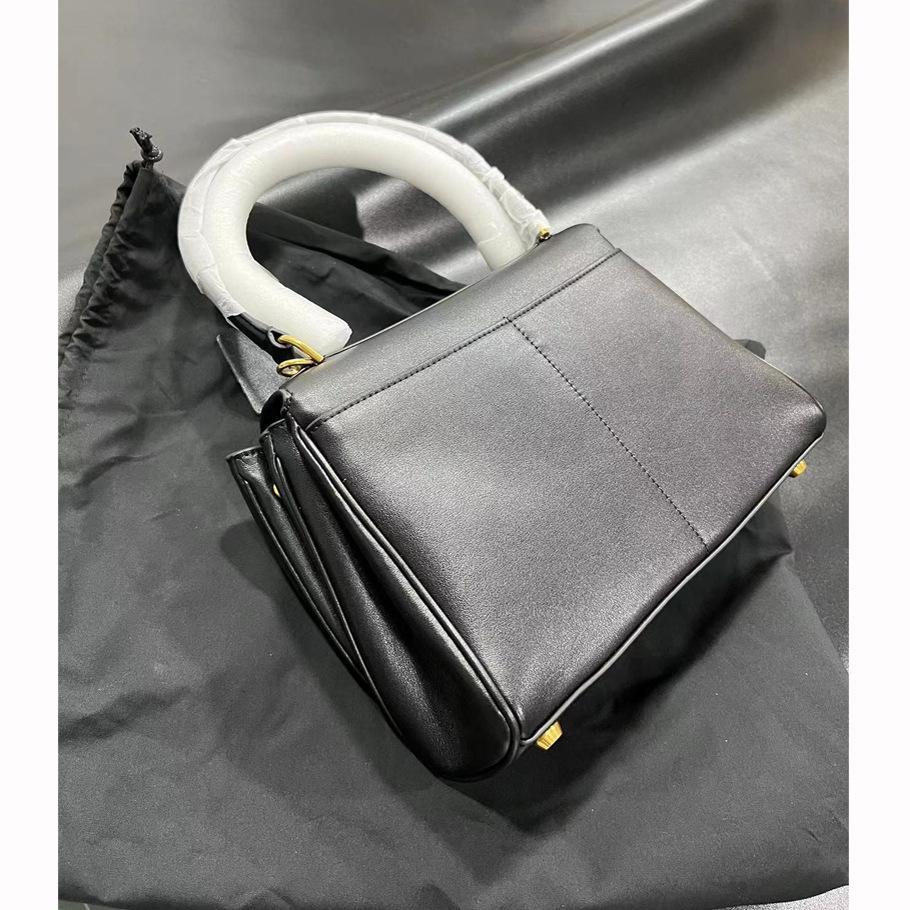 Leather Handbags Are Fashionable and Versatile. Large and Small Tote Bags, Commuter Single-shoulder Crossbody Bags