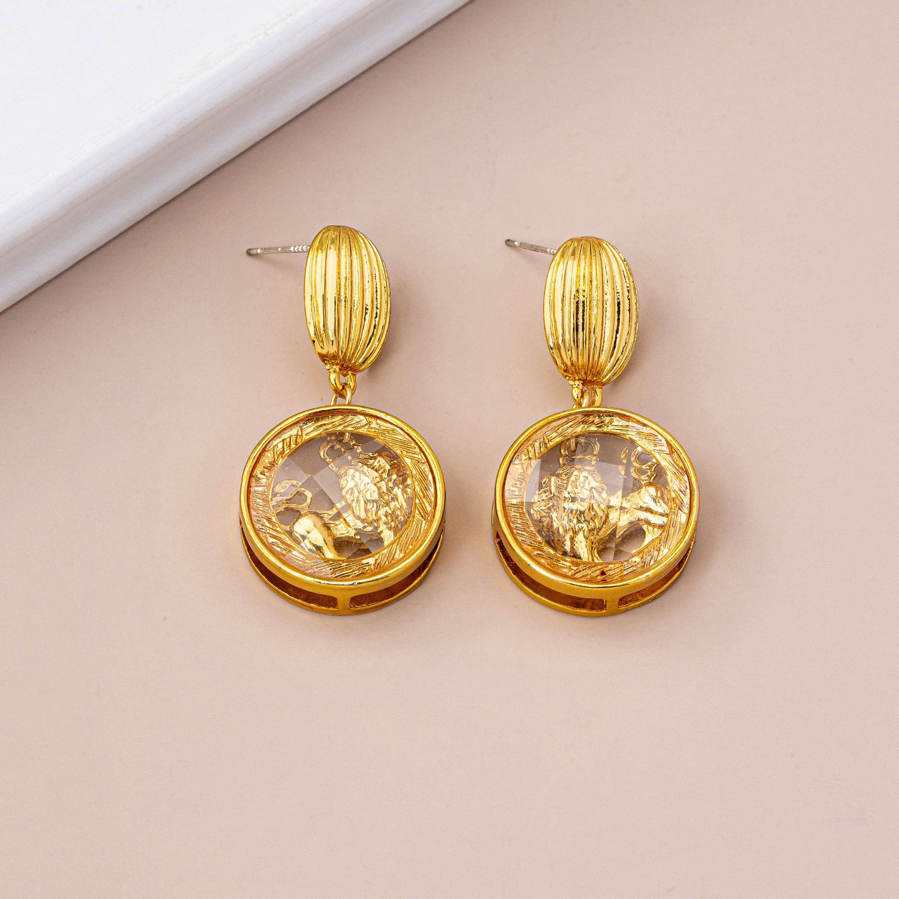 

Модные серьги-подвески для женщин золотой