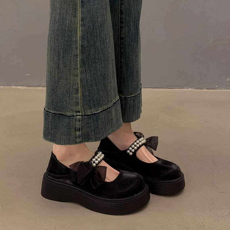 Mary Jane small leather shoes women's spring 2025 new fashion pearl with skirt fairy style one-word buckle strap single shoes