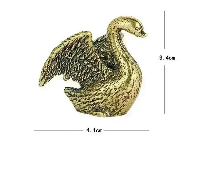 

Маленькая статуэтка лебедя из латуни, винтажная антикварная фигурка животного, миниатюра, украшение для дома, офиса, рабочего стола, чайный питомец, коллекция поделок 1pcs