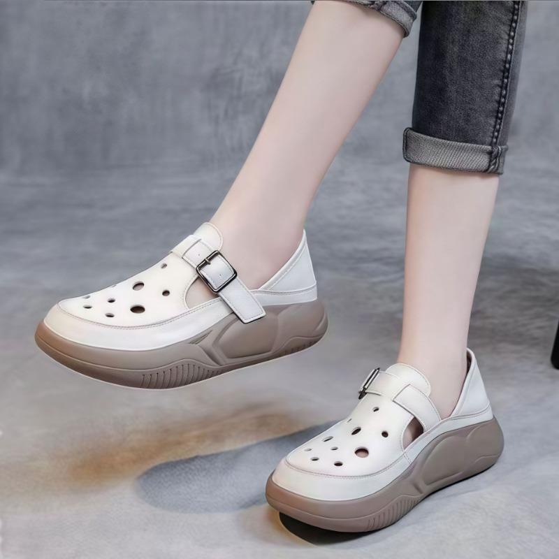 New Retro Baotou Flip-flops Anti-slip Breathable and Perforated Shoes