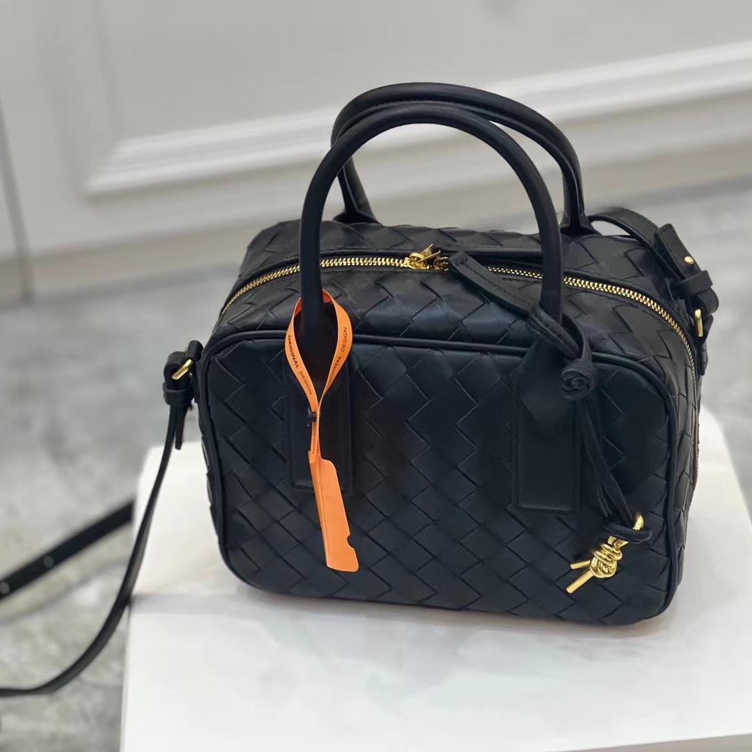 

Женская сумка Cross Border из овчины, плетеная сумка-подушка ручной работы, большая вместительная сумка через плечо, высококачественная сумка Boston Handbag 17.5x10x23.5cm чёрный