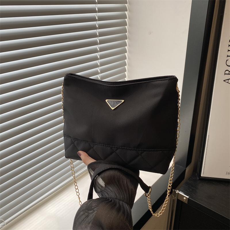 Large capacity Oxford cloth bag women's summer 2025 new fashion diamond chain messenger bag premium bucket bag